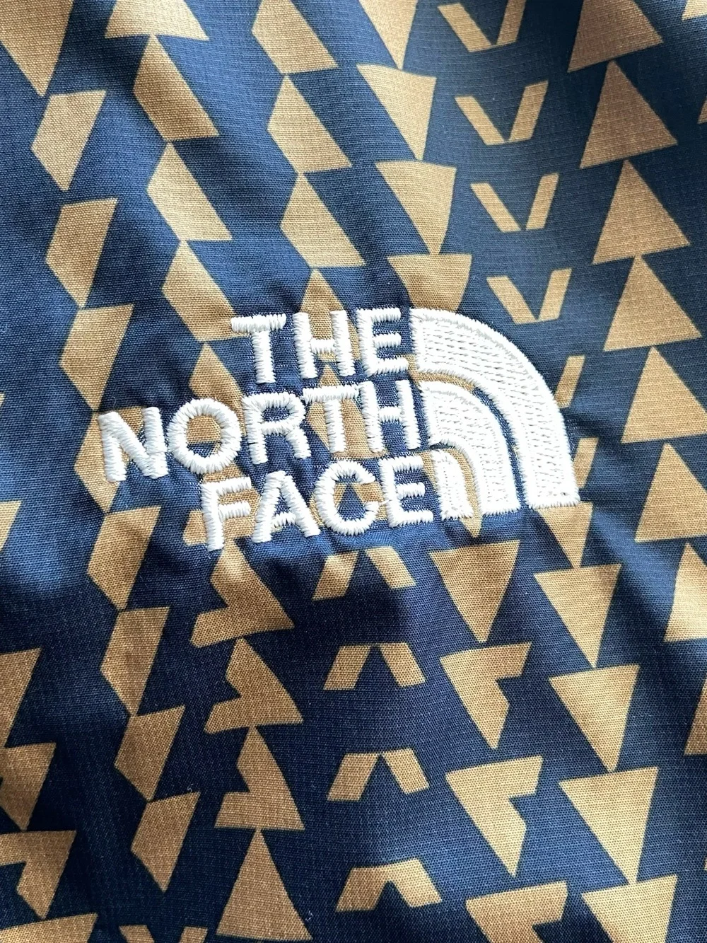 The North Face Men's Tan Fleece Half-Zip with Navy Biometric Pattern— LIKE NEW!